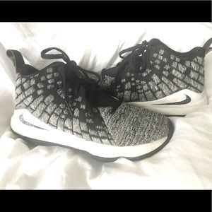 Lebron 17 Nike basketball shoes, boys size 3 Y